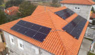 Ribadumia da un paso más en su comunidad energética al instalar paneles solares en el Consistorio