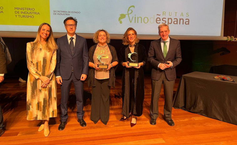 La Ruta del Vino Rías Baixas recoge un galardón por una de las iniciativas turísticas