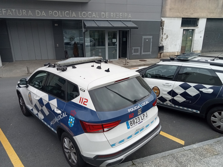 Detenido en Ribeira un individuo al que retuvieron los inquilinos de una vivienda en la que entró a robar con ellos dentro