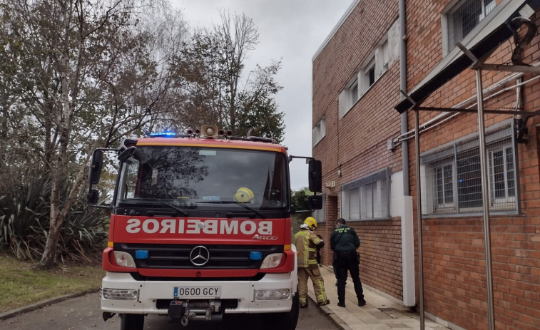 Desalojan a 25 alumnos tras declararse un incendio en el cuadro eléctrico del IES Vilalonga