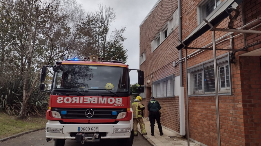 Desalojan a 25 alumnos tras declararse un incendio en el cuadro eléctrico del IES Vilalonga