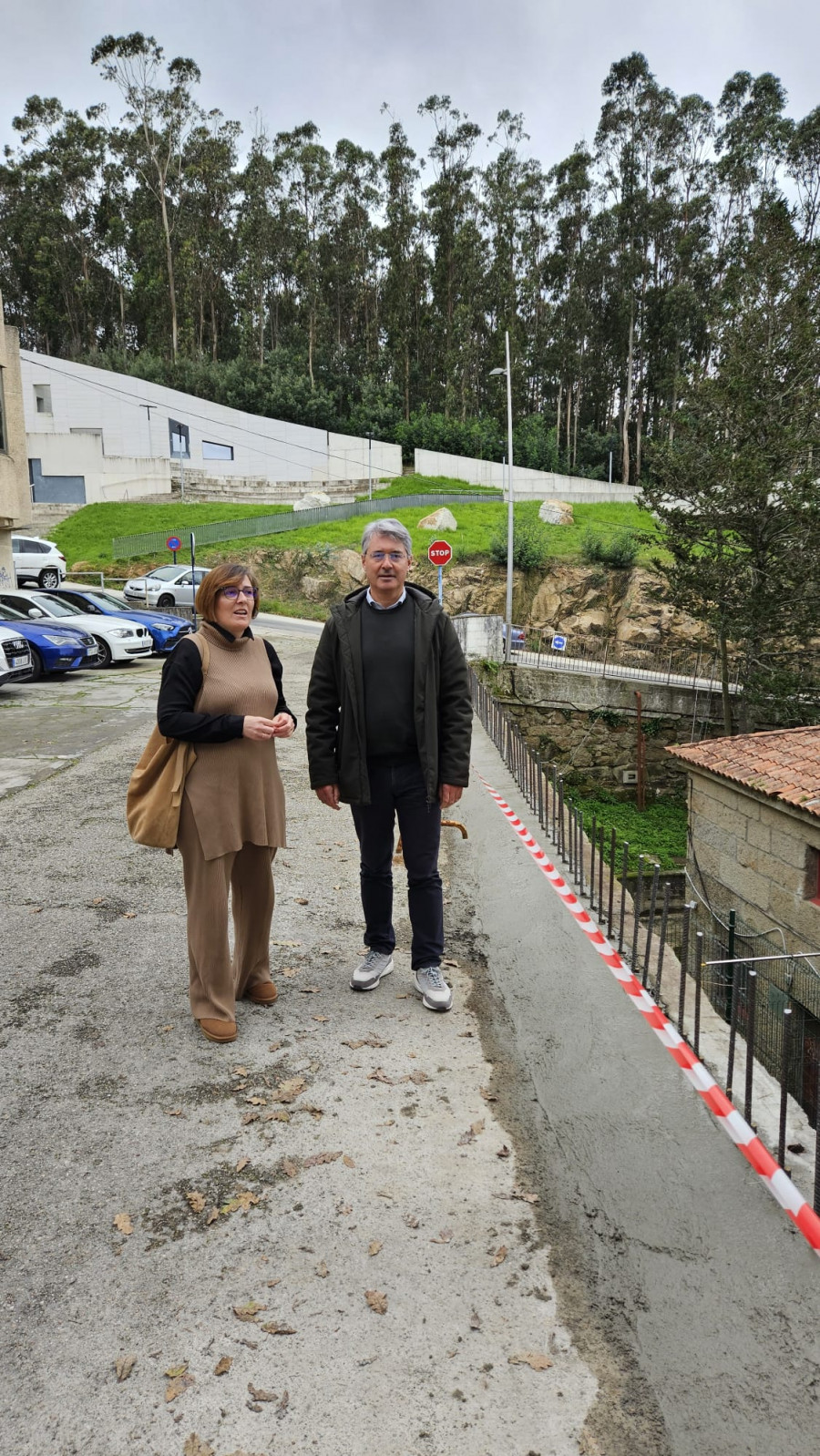 La Casa da Cultura de O Grove mejora la seguridad con la construcción de un muro de hormigón