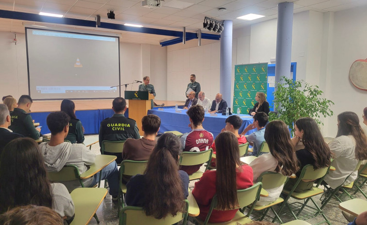 Alumnos de Meaño y Catoira estarán en la Liga Nacional de Retos en el Ciberespacio de la Guardia Civil