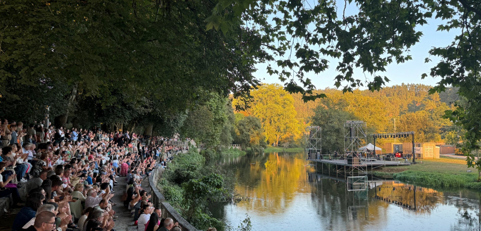 Caldas montó el escenario acuático sobre el Umia en las fiestas sin el permiso de Augas de Galicia