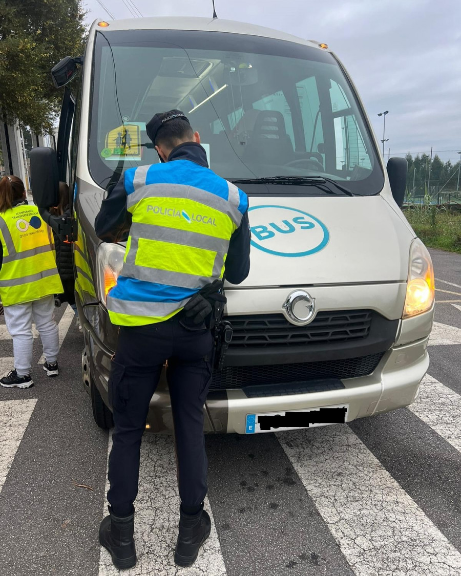 El Concello de Sanxenxo activa una campaña especial de vigilancia y seguridad en el transporte escolar