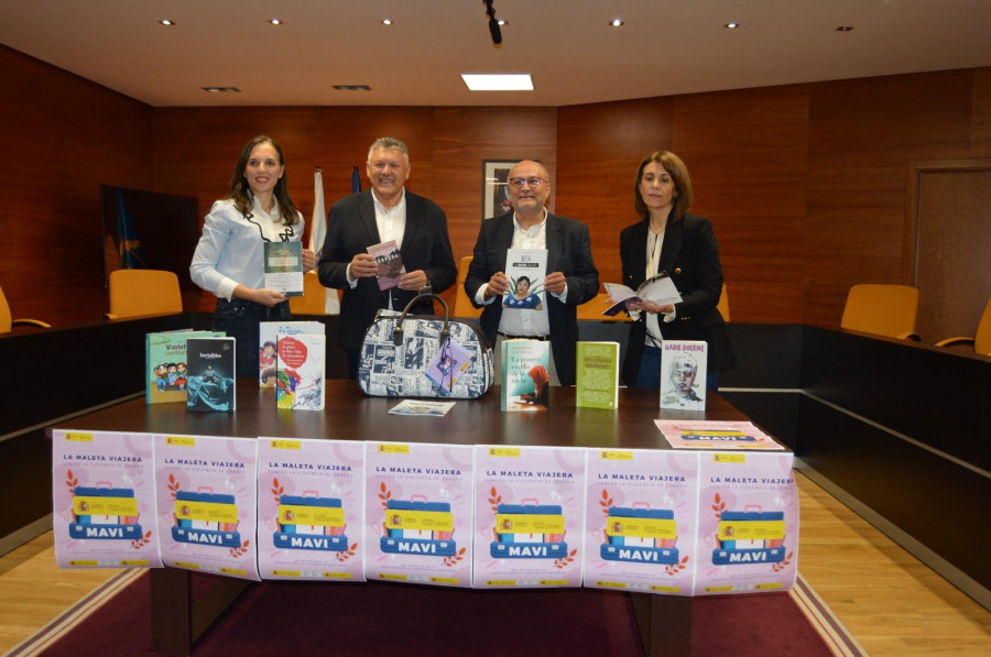 Los libros de la maleta viajera contra la violencia de género llegan a todas las asociaciones de Sanxenxo