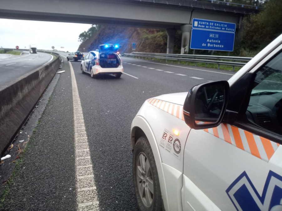 Herido un joven conductor en un aparatoso accidente de tráfico en la Autovía do Barbanza en A Pobra