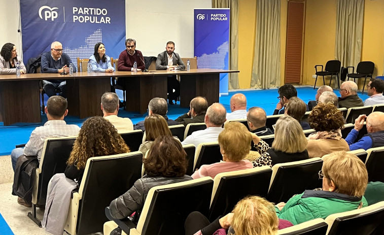 Diego Calvo solicita a los concejales y colaboradores del PP en O Barbanza “estar preto dos veciños”