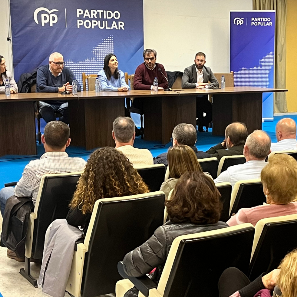 Diego Calvo solicita a los concejales y colaboradores del PP en O Barbanza “estar preto dos veciños”