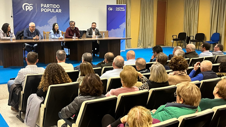 Diego Calvo solicita a los concejales y colaboradores del PP en O Barbanza “estar preto dos veciños”