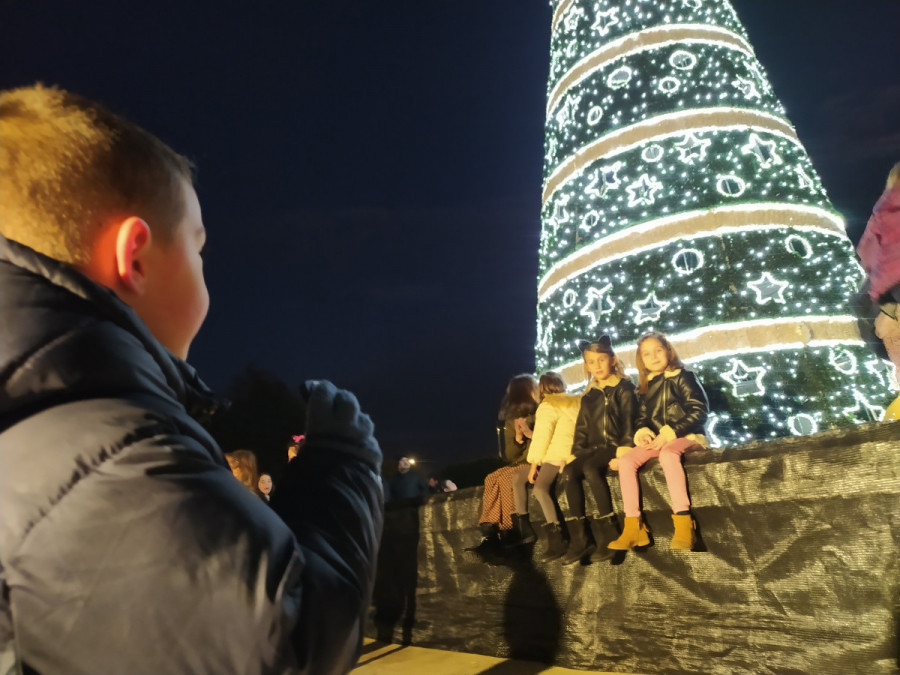 Iluminaciones Santiaguesas instalará el alumbrado decorativo de Navidad en A Pobra por 33.965 euros