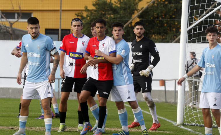 Arosa y Boiro cruzan sus dinámicas opuestas en el derbi de A Lomba