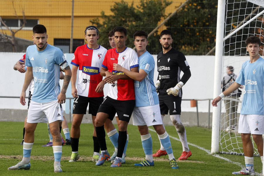 Arosa y Boiro cruzan sus dinámicas opuestas en el derbi de A Lomba