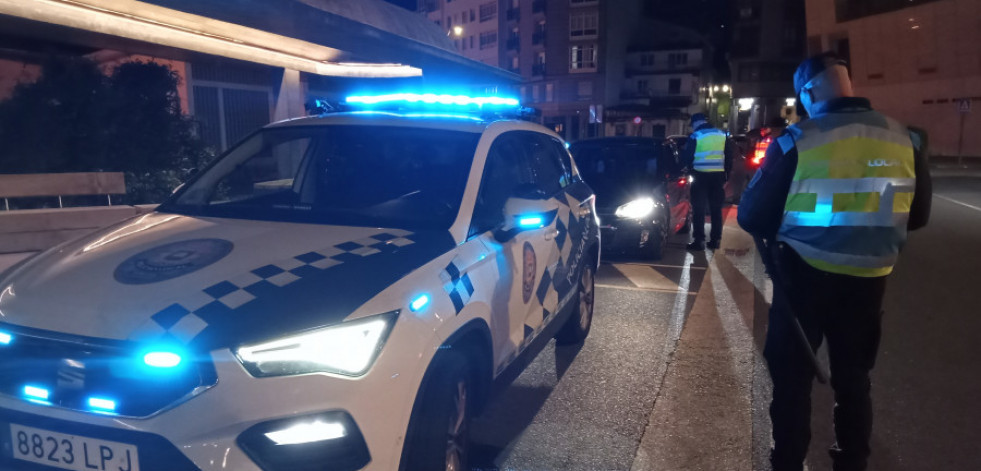 La Policía Local de Ribeira denuncia a dos conductores que dieron positivo en drogas en un control en Olveira