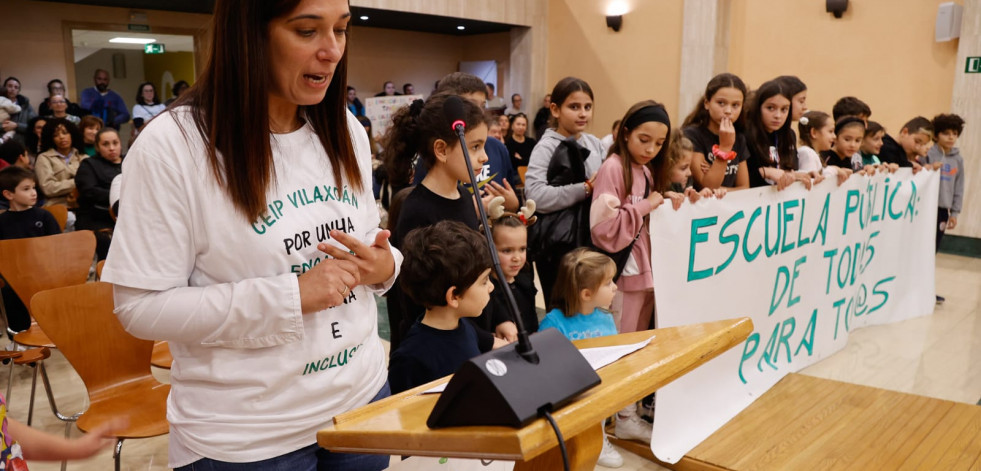 Las familias de Faxilde estallan ante la falta de recursos en el colegio: 