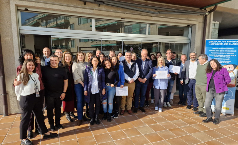 Una veintena de alumnos del Obradoiro de Hostalería se O Salnés se gradúan