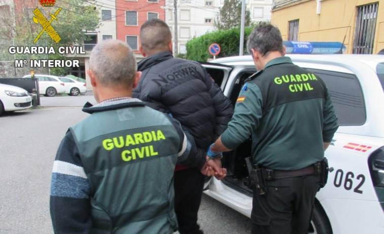 La Guardia Civil detiene a un hombre tras hurtar el bote de propinas en un establecimiento en Sanxenxo