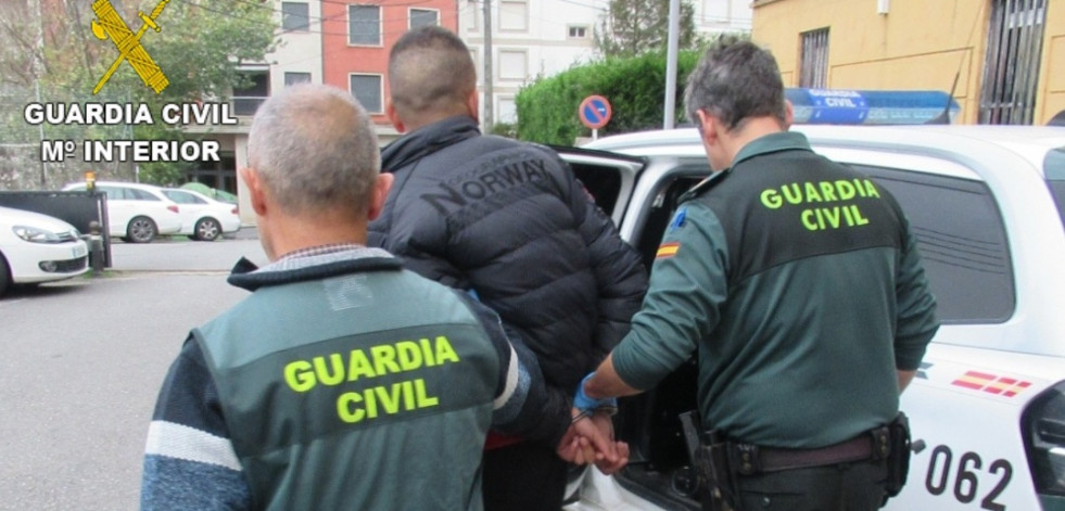 La Guardia Civil detiene a un hombre tras hurtar el bote de propinas en un establecimiento en Sanxenxo