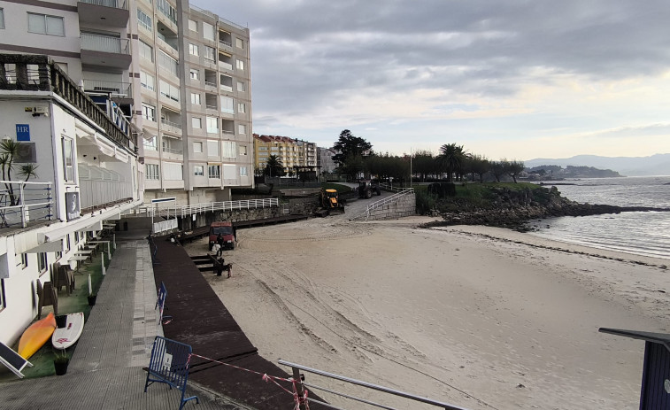 El Concello de Sanxenxo colocará luces led en la pasarela de la playa de Panadeira para mejorar el tránsito