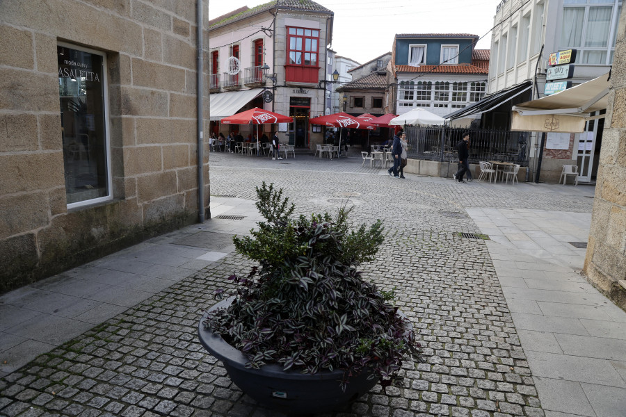 Cambados finaliza el borrador con las nuevas medidas para la carga y descarga en Fefiñáns