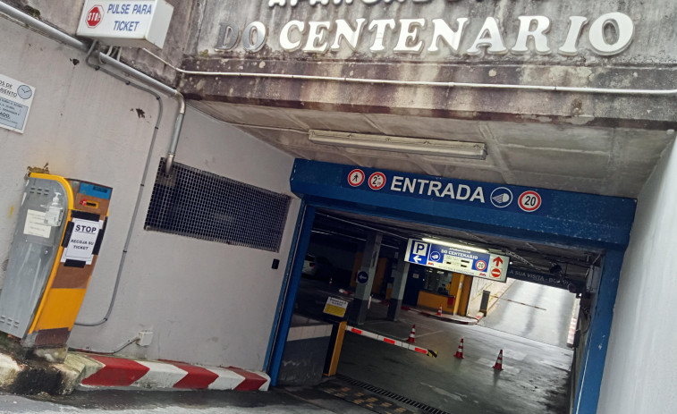 El Ejecutivo ribeirense aprueba en solitario solicitar un préstamo de 1,7 millones para rescatar el parking del Centenario