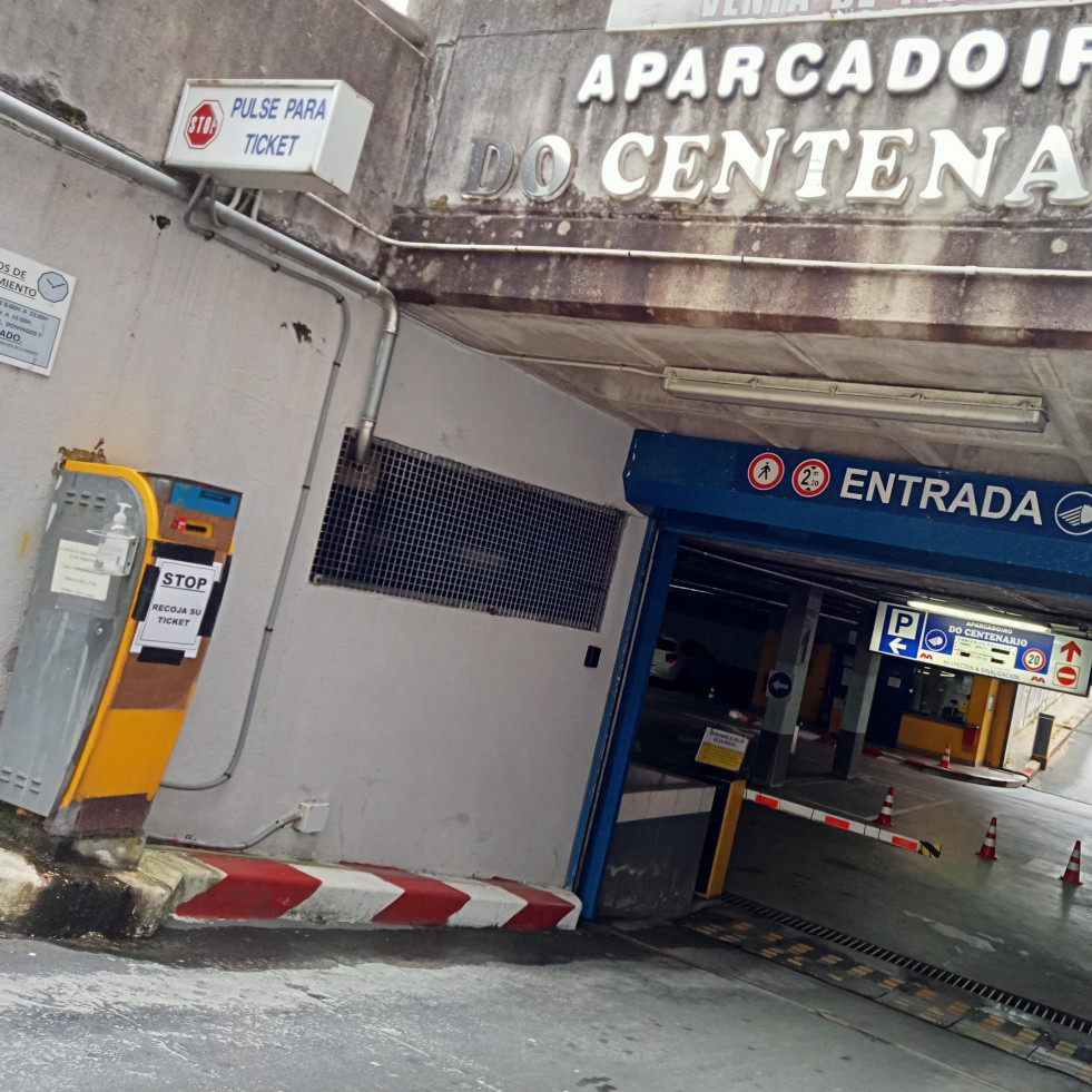 El Ejecutivo ribeirense aprueba en solitario solicitar un préstamo de 1,7 millones para rescatar el parking del Centenario