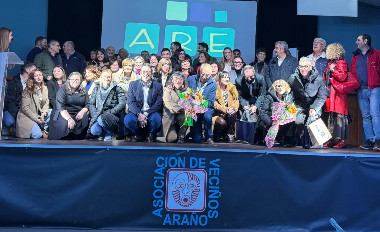 La patronal local homenajea a las firmas la Boutique Pasarela y el Centro Veterinario Rianxo en su Encontro Empresarial