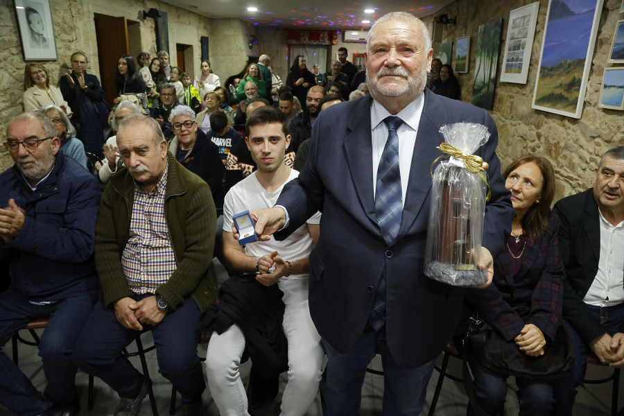 El Gato Negro de Carril homenajea a sus socios