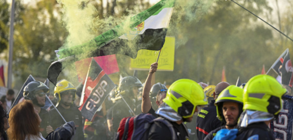 Los bomberos piden una ley de coordinación ante catástrofes como la DANA