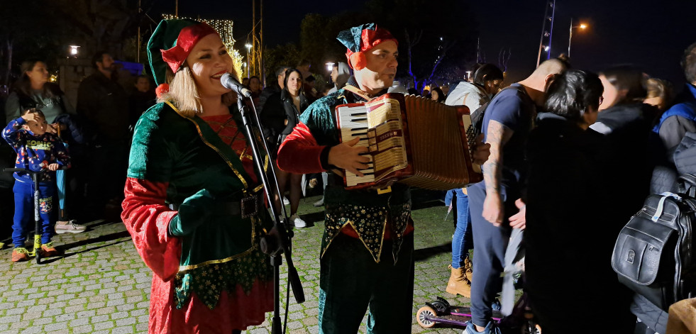 A Pobra le dio la bienvenida a la Navidad con luces, villancicos y el descubrimiento del belén