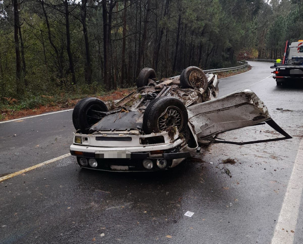 CPB   Dúas persoas feridas de gravidade tras accidente de tráfico en Ribeira. (1)