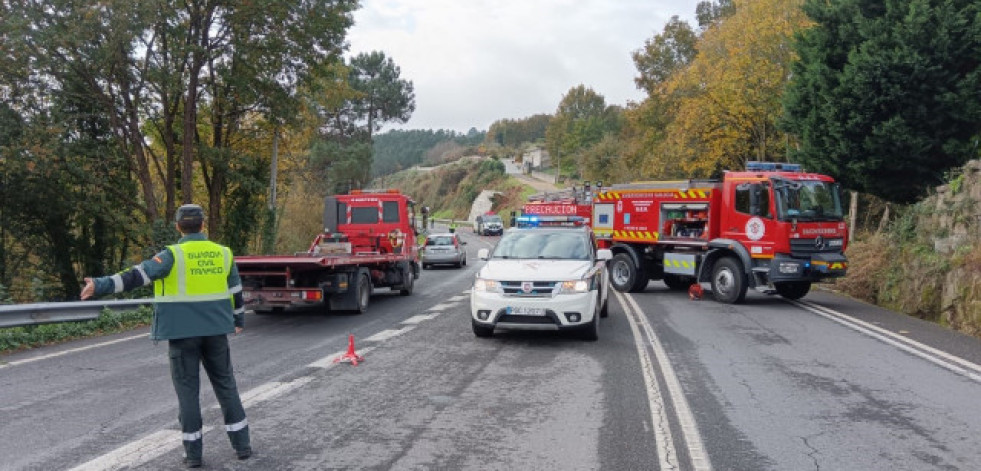 Muere un conductor de 65 años en una colisión frontal contra otro turismo en Coles