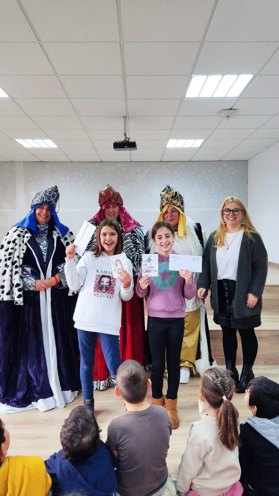 Veintiocho escolares, elegidos por sorteo, acompañarán a los Reyes Magos en la cabalgata de Sanxenxo