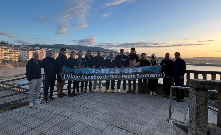 Empresarios chinos inician en O Salnés su Camino de Santiago solidario con los afectados por la DANA