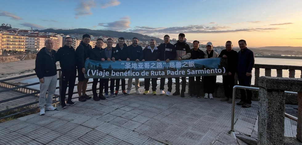 Empresarios chinos inician en O Salnés su Camino de Santiago solidario con los afectados por la DANA