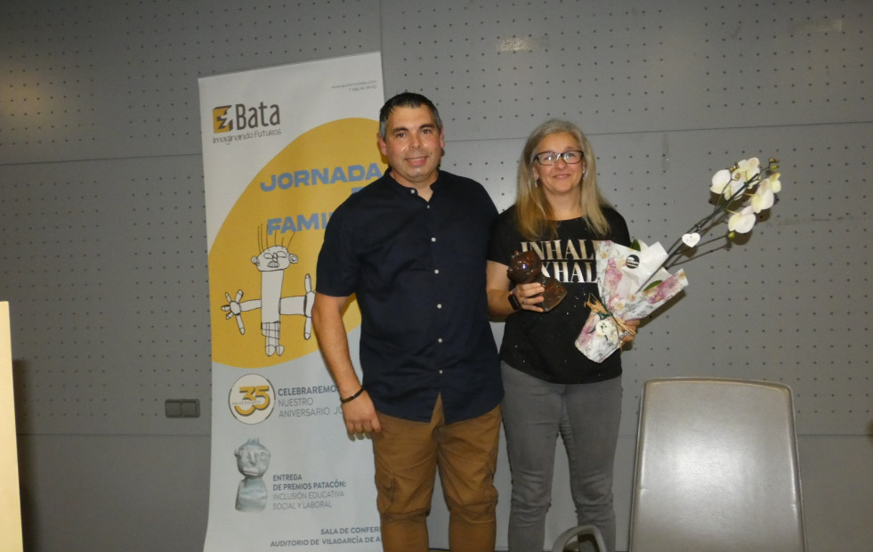 El Mazí recibe el premio Patacón a la Integración Social por parte de Bata