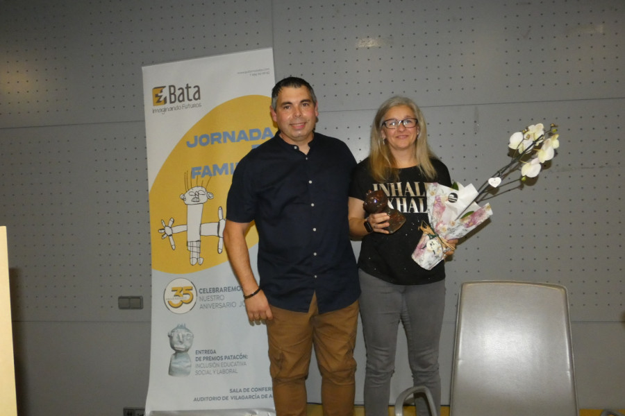 El Mazí recibe el premio Patacón a la Integración Social por parte de Bata