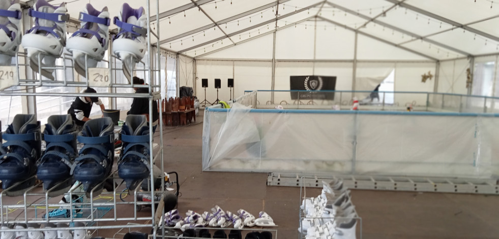 La pista de hielo de Empresarios de Ribeira para esta Navidad abre una nueva vía para mancomunar servicios y actividades en el entorno