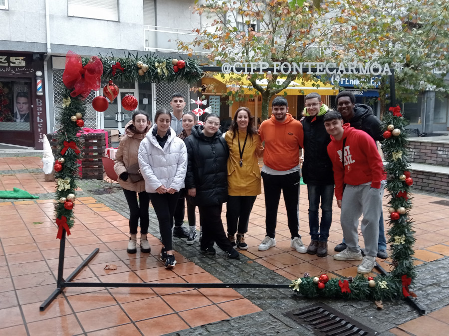 Arte del alumnado del CIFP Fontecarmoa para decorar la Praza do Quinto Centenario