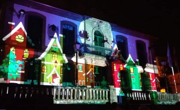 Rianxo inicia su Navidad con  la visita de Papá Noel y un vistoso espectáculo de luces y sonido para el encendido de su alumbrado