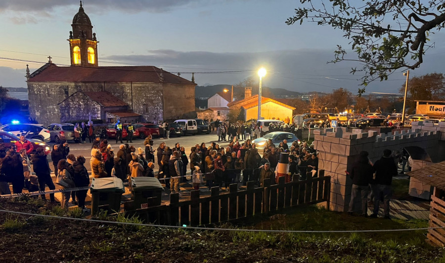 Inaugurado y encendida la iluminación del Bosque de Nadal en Noalla, que incluye atractivas novedades