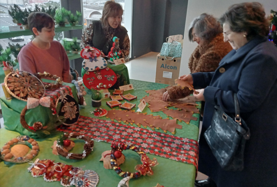 Ribeira recauda más de 1.000 euros con una merienda benéfica y venta de adornos para dar menús de Navidad a los afectados por la DANA en Valencia