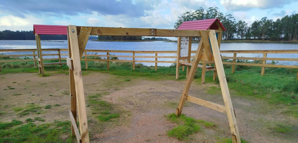 Cambados denuncia el robo del columpio del mirador de A Barca