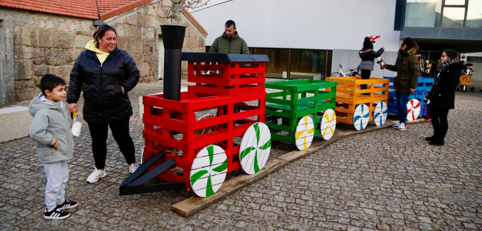 A Illa estrena una aldea navideña con materiales reciclados y con alusión a Pentamorión