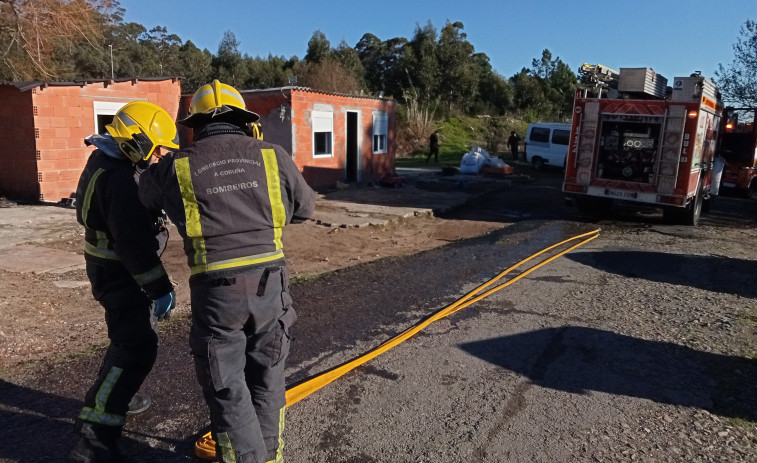 Registrado un incendio en una chabola en el poblado de A Conlleira, en Ribeira