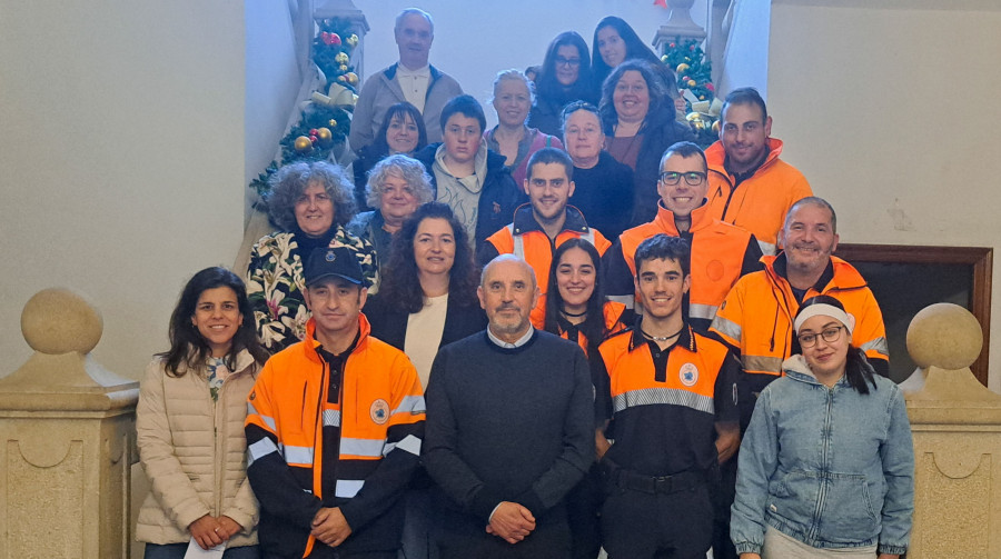 El voluntariado de A Pobra recibe el aguinaldo de Navidad por su labor altruista