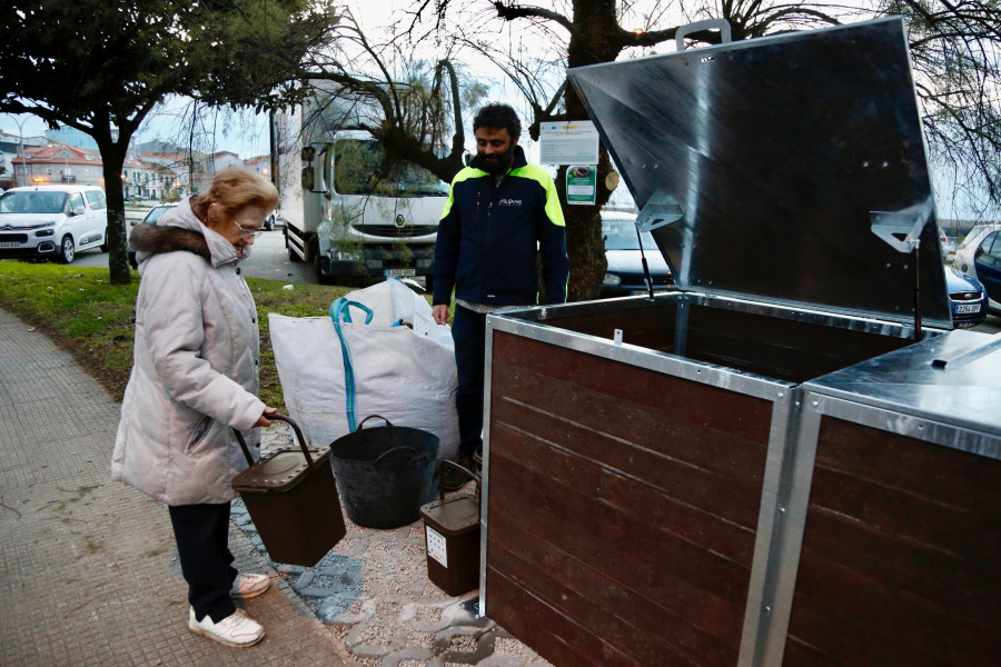 Los composteros comunitarios de Cambados suben a nueve y ya cubren más de 500 hogares del centro