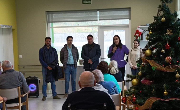 El centro de día de Cambados celebra su sexto aniversario con una fiesta para usuarios y familias