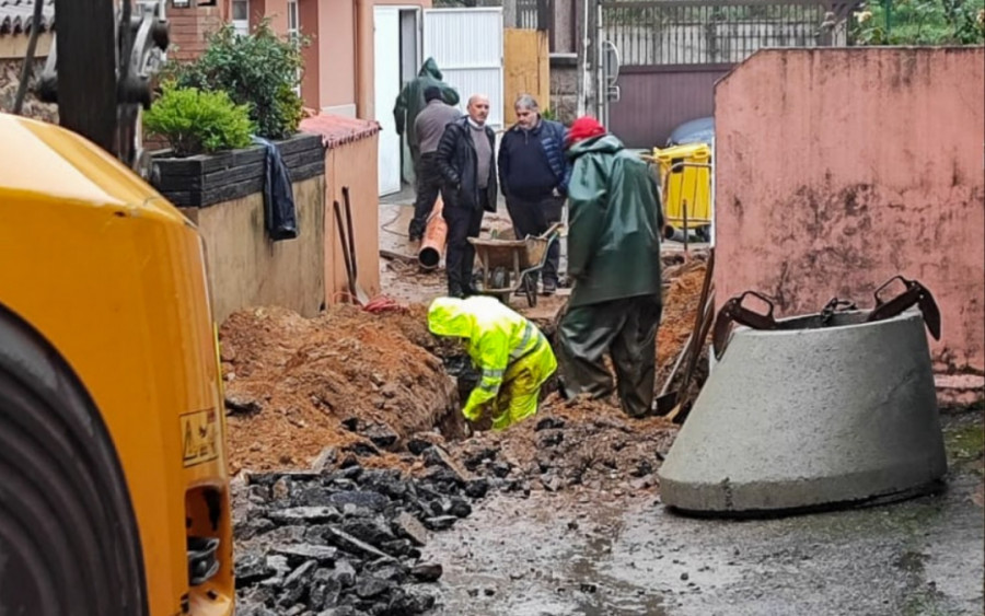 Comienza la reforma integral del Camiño Real en el tramo de O Conchido, en A Pobra