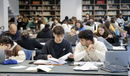 Quien fue a Sevilla perdió su silla: La Biblioteca de Vilagarcía no deja reservar sitio